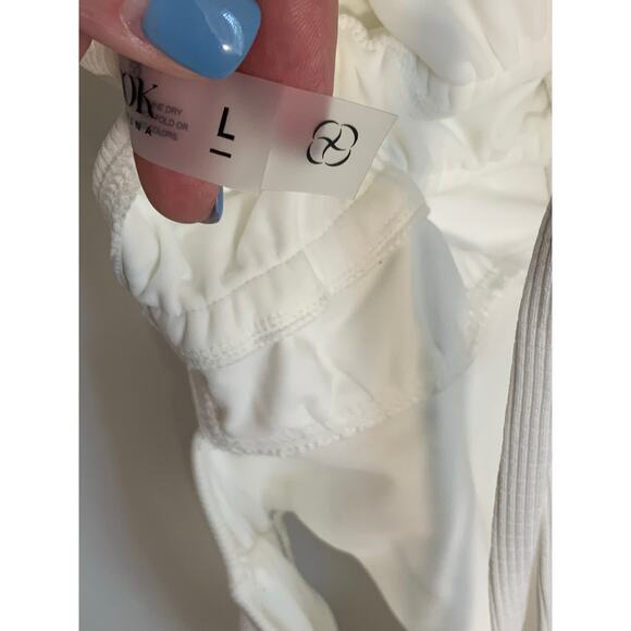 Berlook White Textured Plunge One-Piece Swimsuit NWT size large‎ - Picture 7 of 8